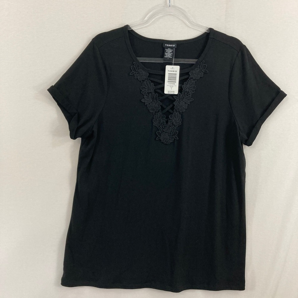 New Torrid Lace Inset Lattice Blouse size 1X Black Lace‎ Stretch Short Sleeve